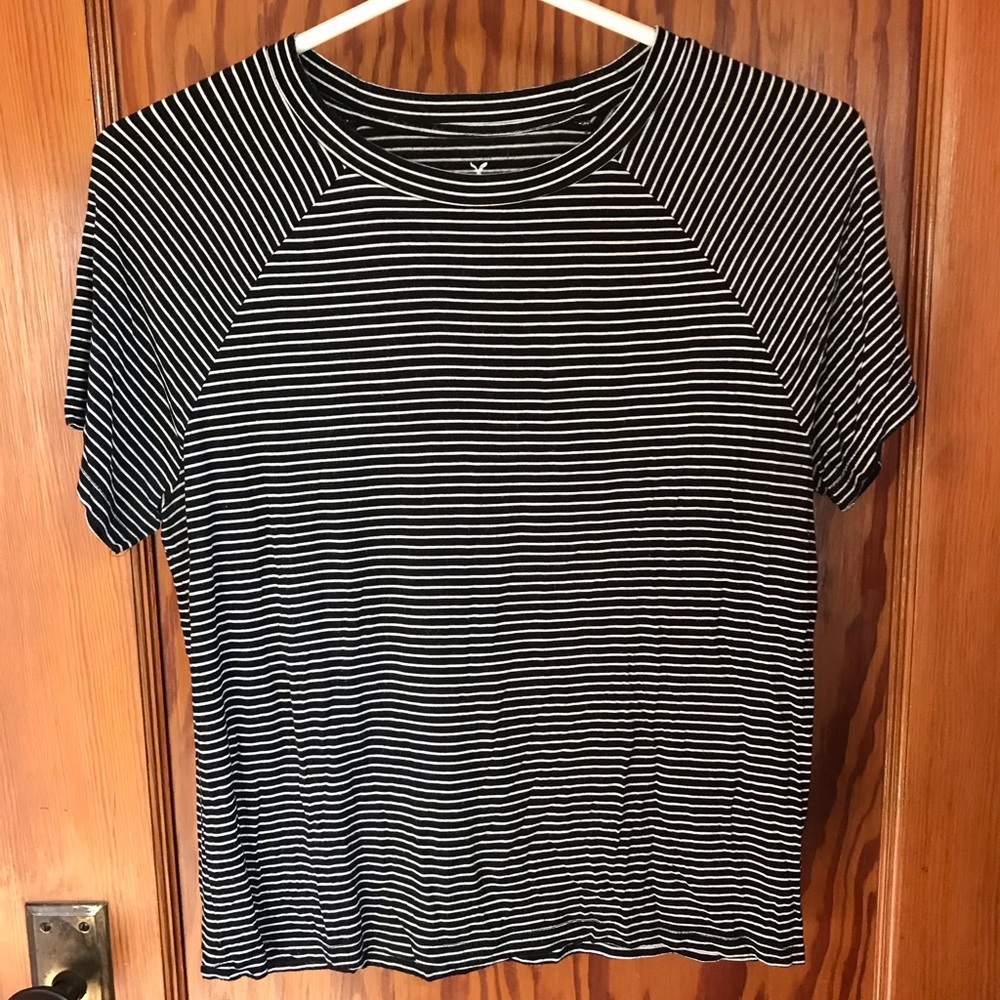 Soft and sexy American eagle T-shirt